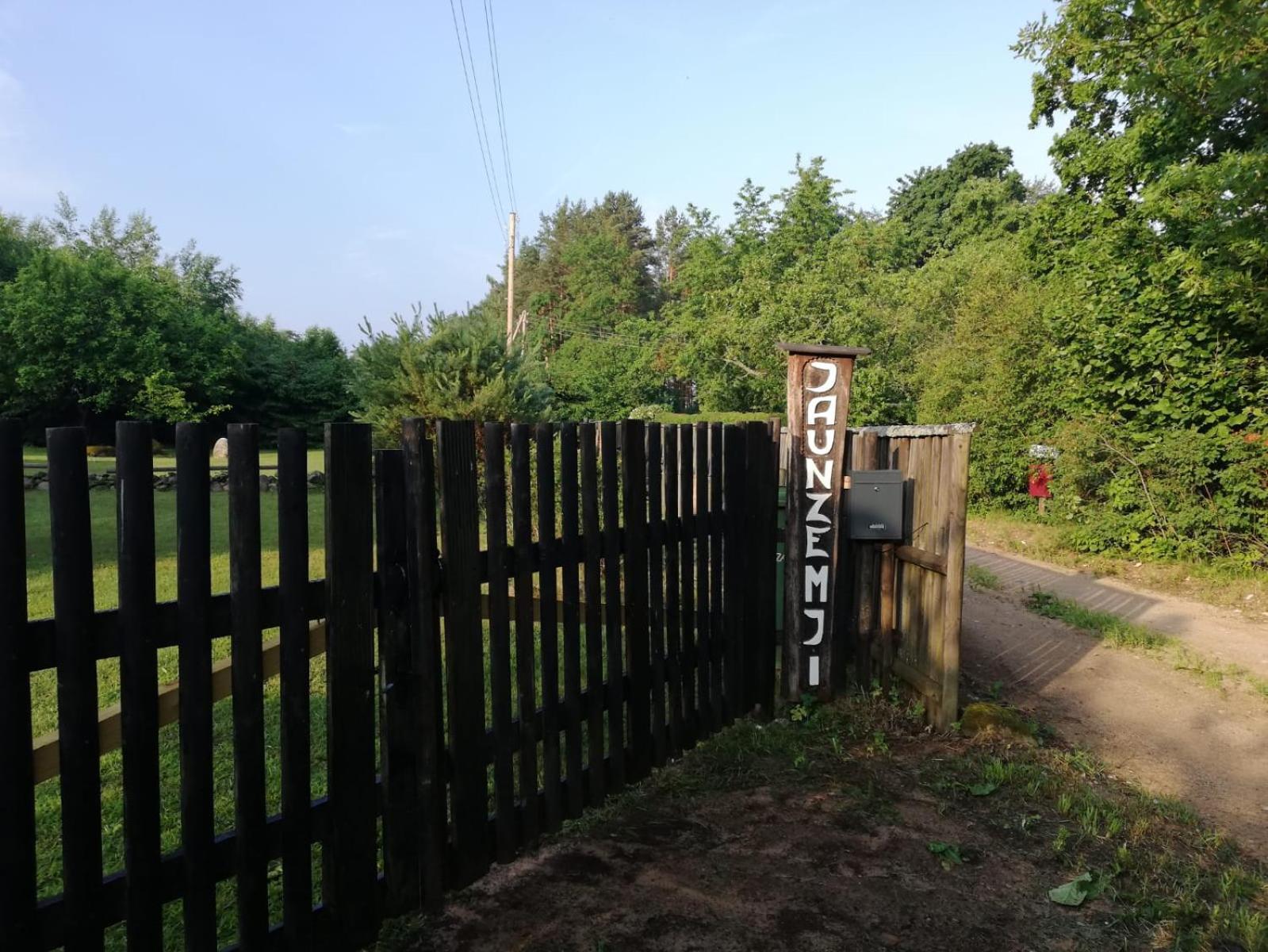Jaunzemji Villa Dzeņi Buitenkant foto